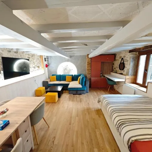 Superbe Studio Roustique, hotel in Saint-Jean-de-Gonville