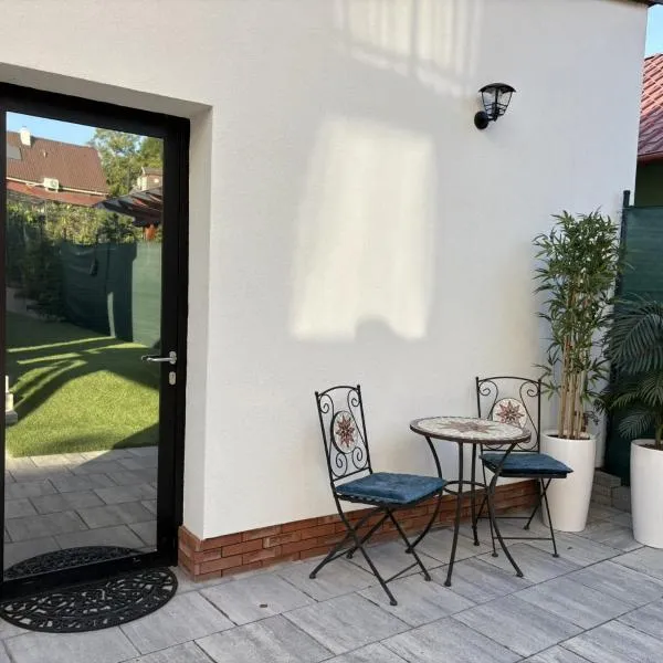 Little park house with car charger, hotel in Stupava