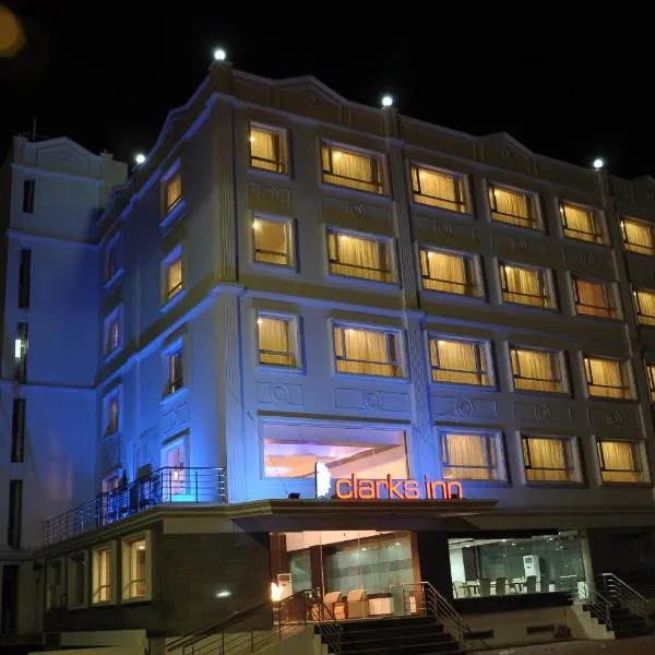 Grand Clarks Inn, hotelli Badamissa