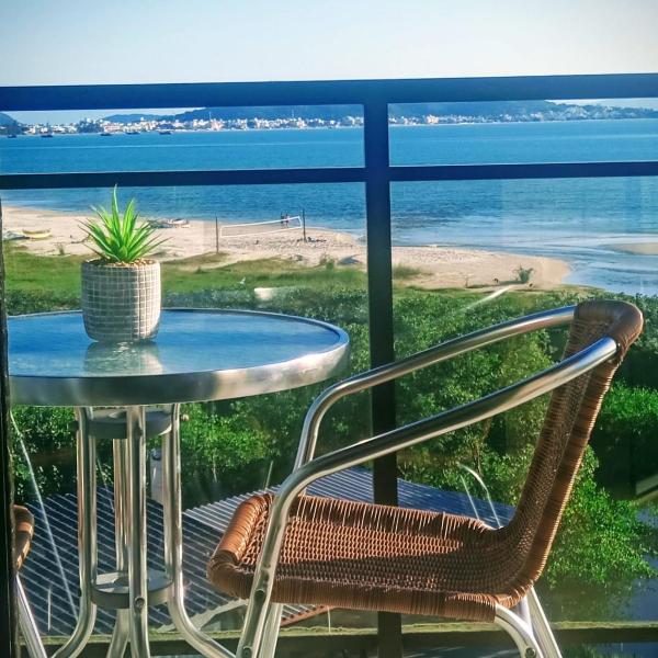 Apt 1 quarto , com vista incrível , pé na areia da cachoeira