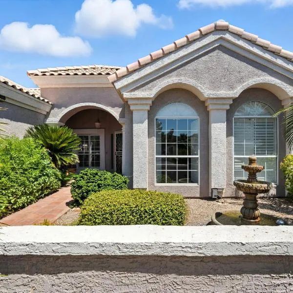 Private Tuscany Oasis with Pool - Perfect for families, couples or business travelers home, hotel in Phoenix