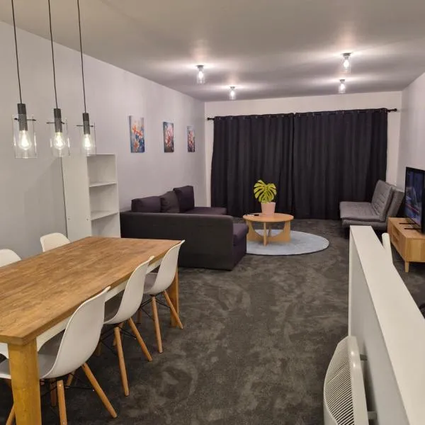Family friendly 2 bed apartment with carpark, Hotel in Wellington