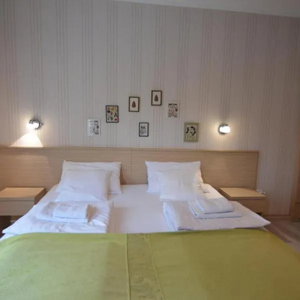 Cvetni konaci-Lenka，位于弗尔尼亚奇卡矿泉镇的酒店