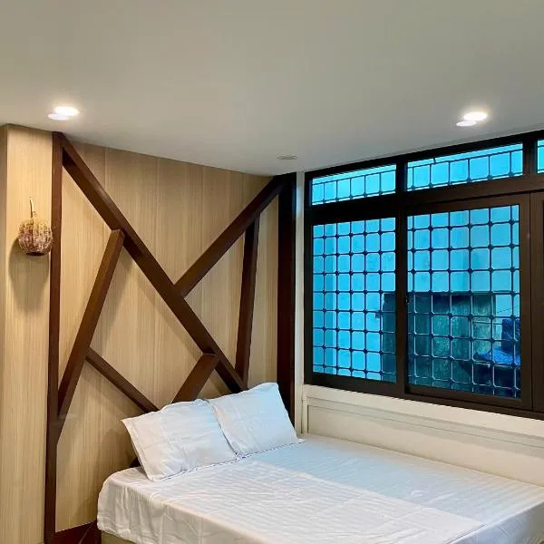 Lotuz Hanoi Hostel - Ha Giang Loop Office, hotel in Hanoi