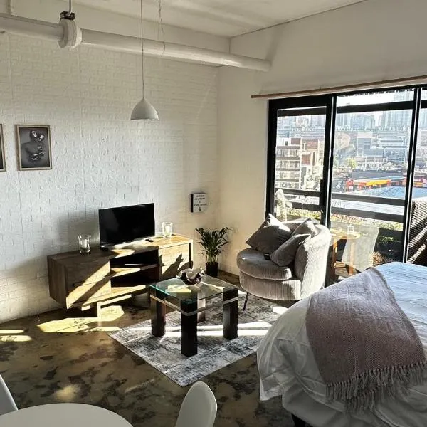 Urban luxe -city view, hotel in Johannesburg