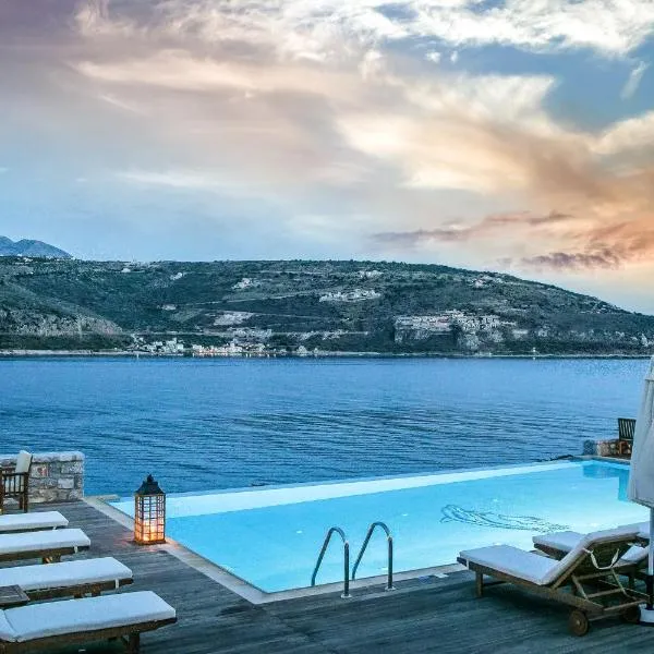 Εn Plo Luxury Suites, hotel u gradu Karavostasion