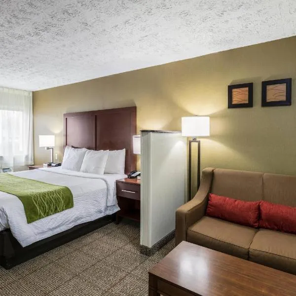 Comfort Inn Medford-Long Island, hotel in Medford