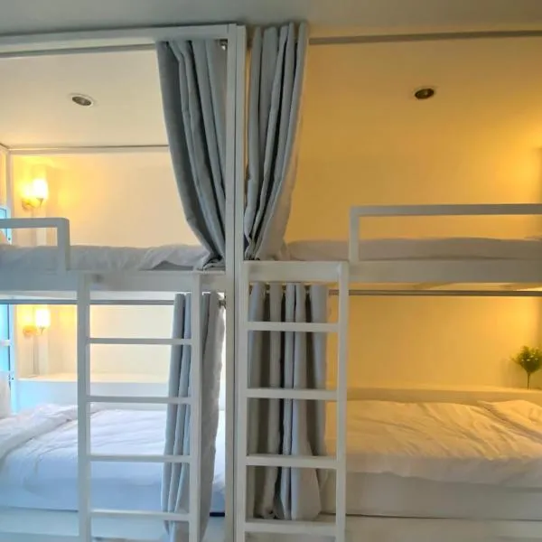 Nomad Stay Hostel with Coworking Space, khách sạn ở Amphoe Koh Samui