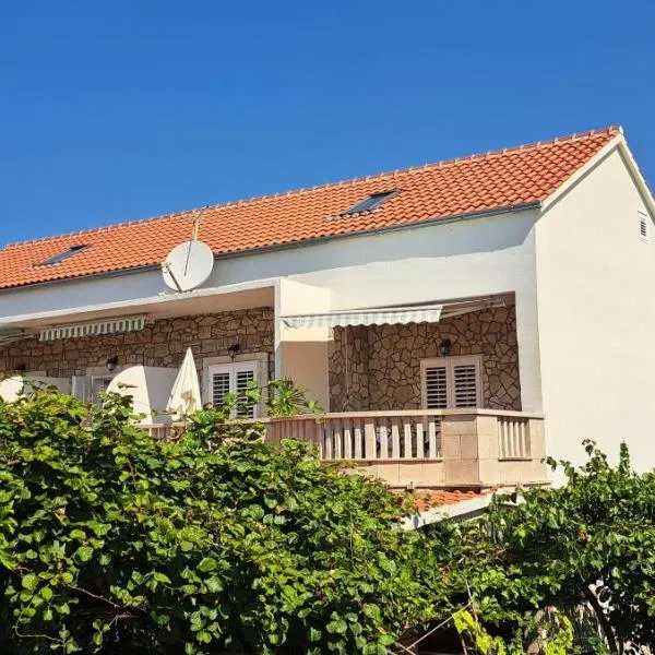 Apartments Mate Slavic, hotel in Sućuraj