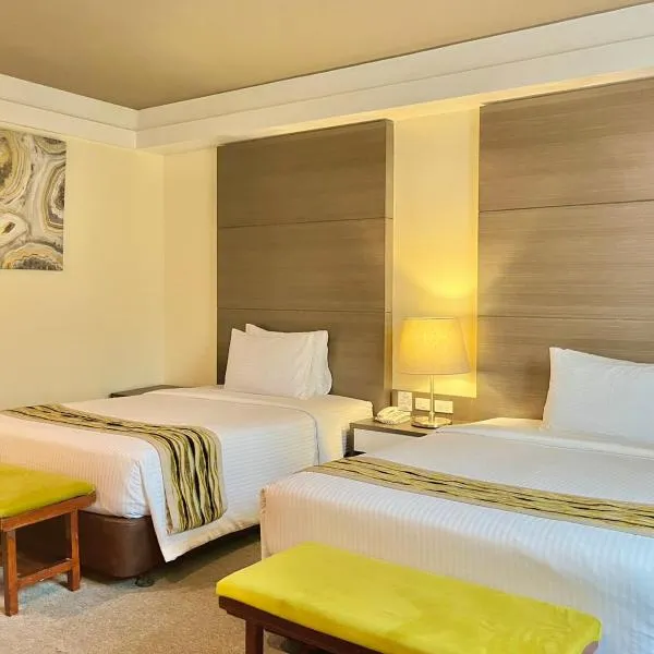 88 Courtyard Hotel, מלון במנילה