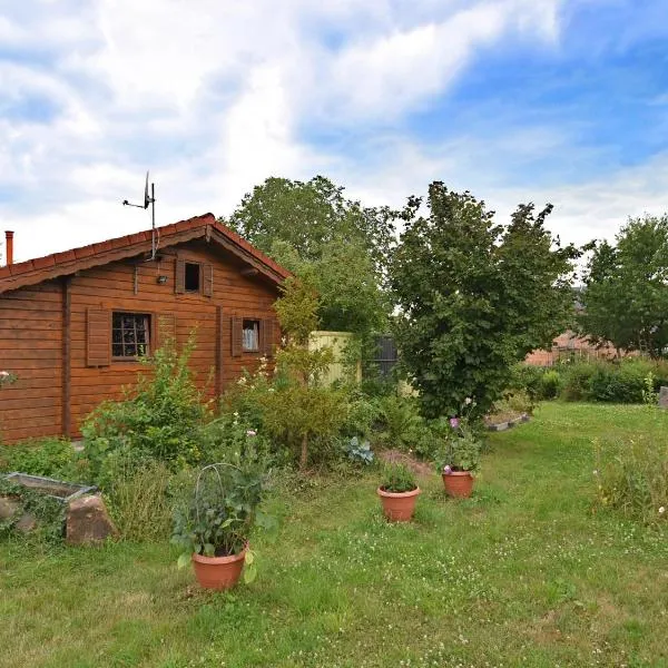 Charmantes Ferienhaus mit eigenem Garten, hotel in Niederaula