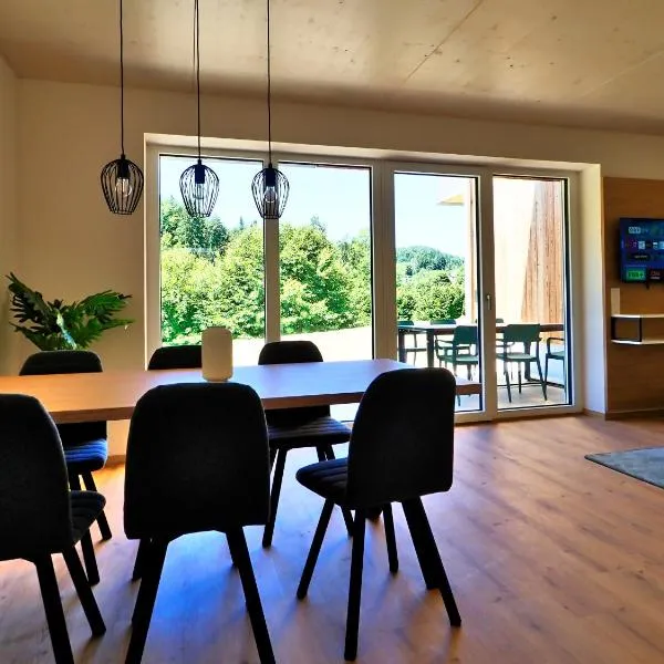 OpenSky Wörthersee Lodge, hotel in Pörtschach am Wörthersee
