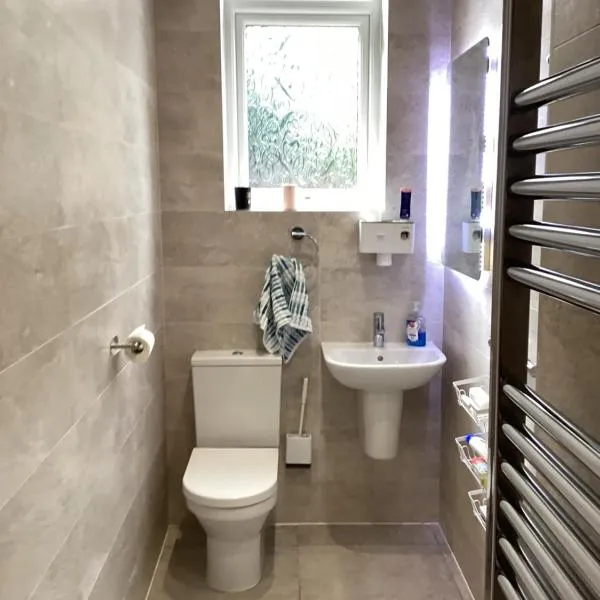 Ground floor Appartment shared with host, hotel en Edimburgo