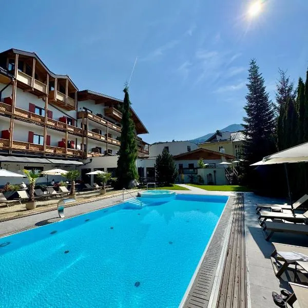 Upside Down Town Hotel Neue Post, hotel in Zell am See
