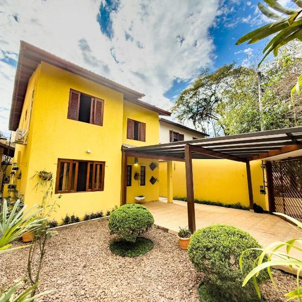 Espaço gourmet e home-office na Granja Viana