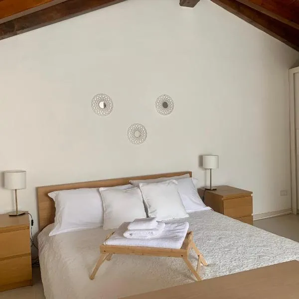 Indipendent House in the historical city center, hotel in Varese