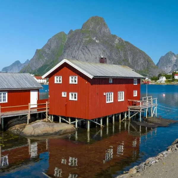 CaspAra authentic Rorbu best view in Reine Lofoten, hotel Reinében