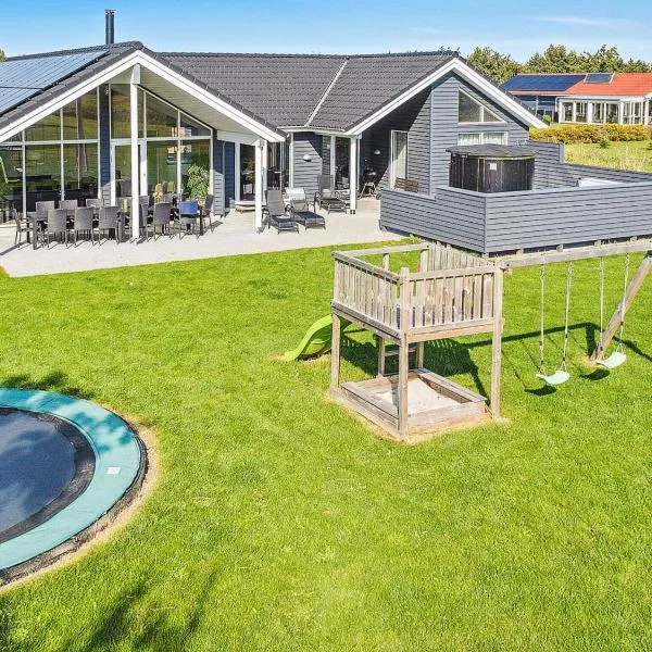 14 person holiday home in Idestrup, hotel a Bøtø By