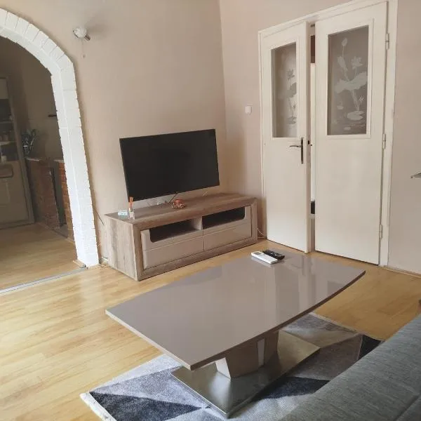 Apartment "Daisy Flower" - Center, Bitola, hotel in Bitola