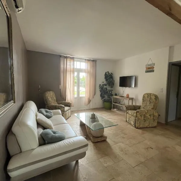 Maison BRIALI avec Jacuzzi espace détente, hotel em Aubignan