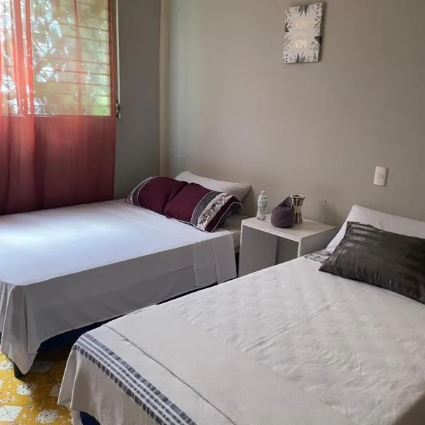 Mountain View Hostel, hotel in Santa Ana