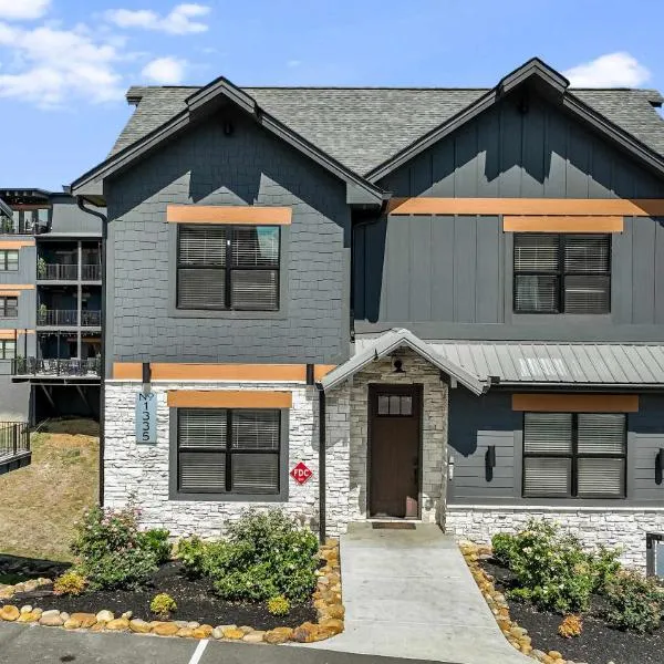 Smith Creek Resort - 5 Bedrooms 20 Guest - Indoor Pool - Resort Amenities, hôtel à Pigeon Forge