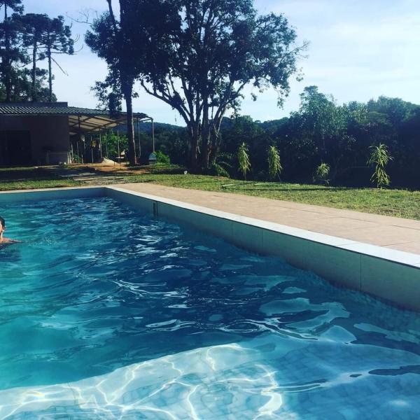 Sítio Refúgio e Paz - Churrasqueira, piscina, playground e quadra de areia para futevôlei e Beach tênis