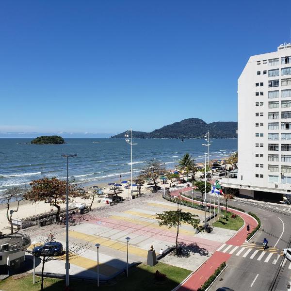 Belo apartamento compartilhado beira mar no centro de BC