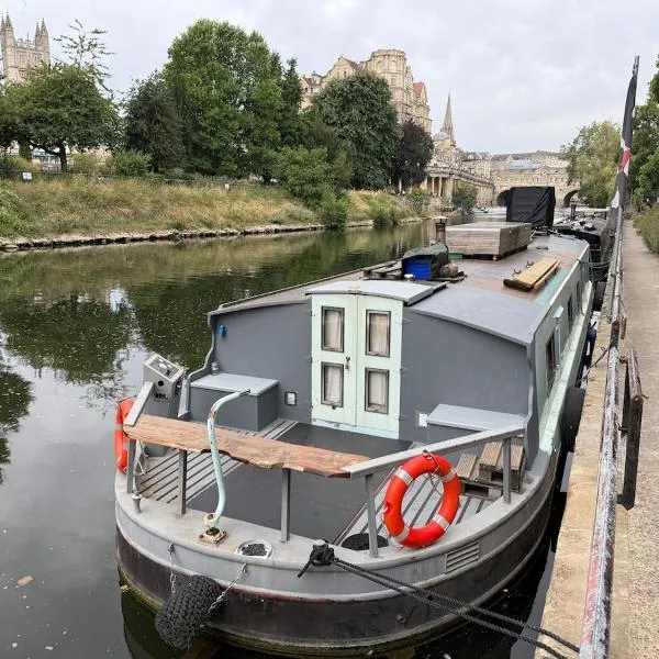 Off-Grid Living on Spacious Widebeam, hotel en Bath