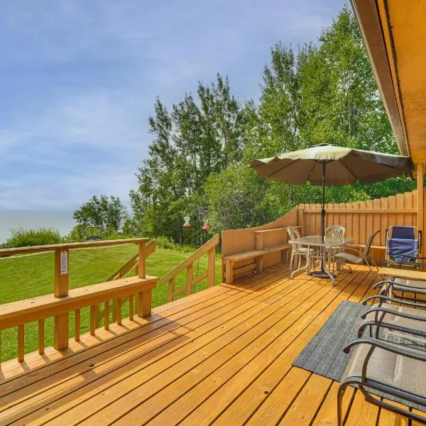 15 Mi to Duluth Lake Superior Beachfront Home!, hotel in Clifton