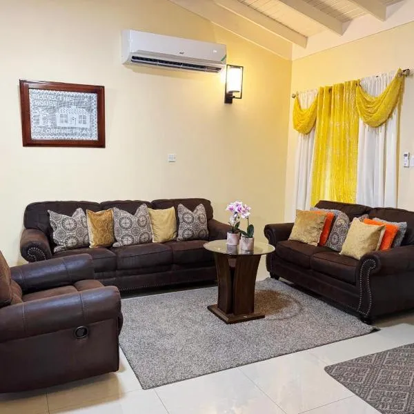 L&V Paradise Vacation Home with Pool and Gym, hotel in Falmouth