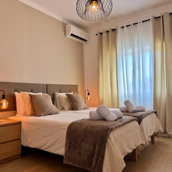 Cosy 1-Bedroom Apartment with Private Terrace in Loulé, hotel Louléban