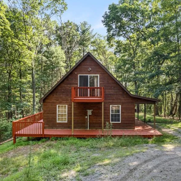 Remote Cabin WV Retreat-Escape from the Norm, hotel in Mathias