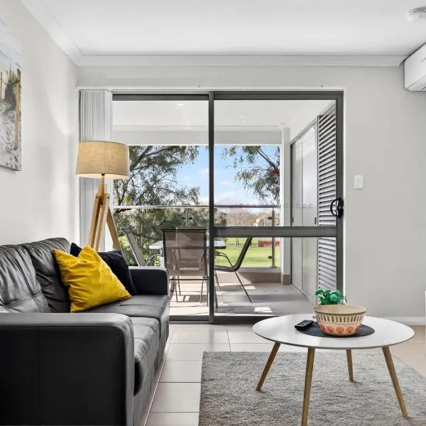 Stylish Rockingham Getaway 2BR Coastal Apartment, מלון ברוקינגהם
