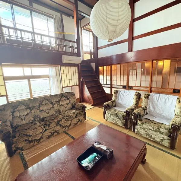 NEWOPEN 海沿い一軒家 貸切 佐渡 赤玉 古民家 レッドジャスパーRedjasper, hotel in Sado