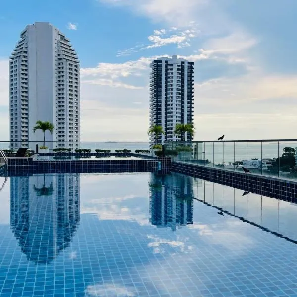 Laguna Bay 2 Sea View Rooftop Pool, hotel em Ban Nong Chaeng
