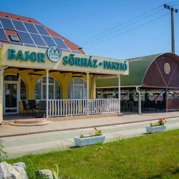 HBH Bajor Sörház Sólyomfészek Panzió, hotel in Kazincbarcika