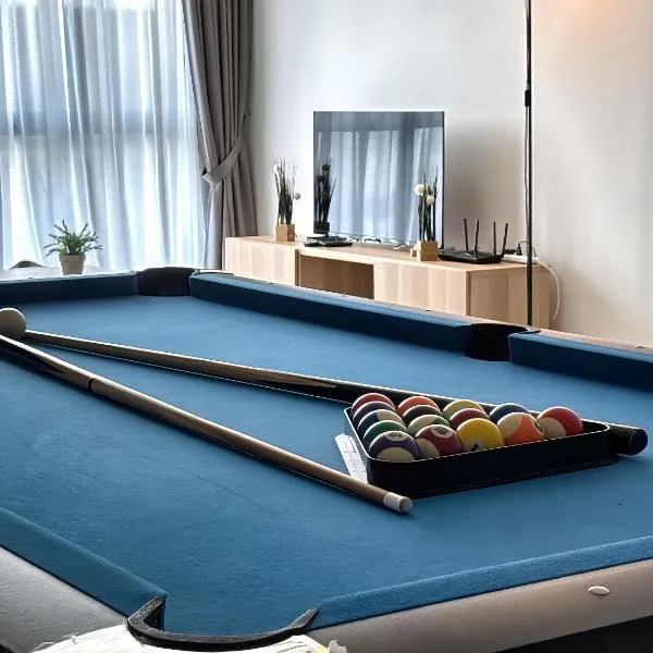 Sky88 3BR luxury condo w Pool Table (TOWN AREA), hotel di Johor Bahru