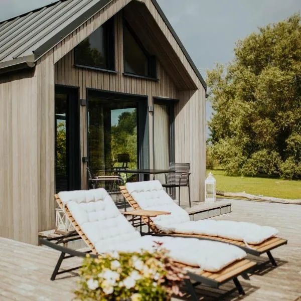 The Sound of Silence - romantic tiny house near Riga, khách sạn ở Salaspils