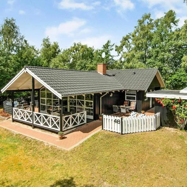 8 person holiday home in Hadsund, hotel i Hadsund