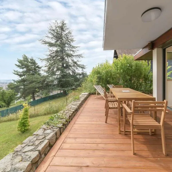 La maison des Fleurs - Superbe maison sur les hauteurs de Clermont, hotel a Clermont-Ferrand