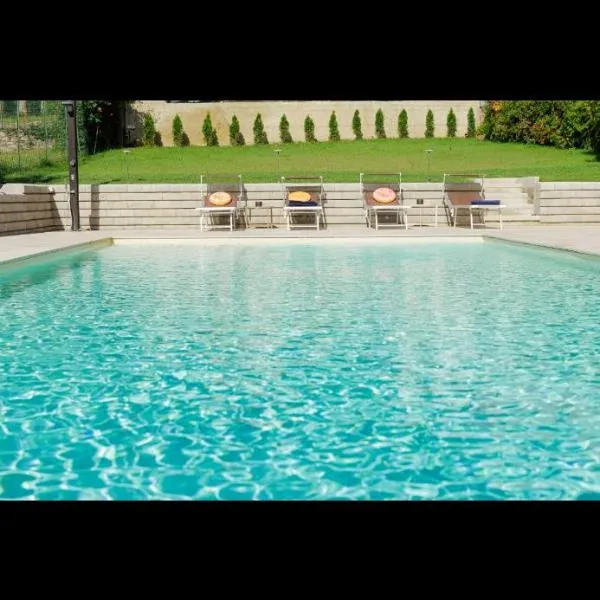 Bed & Breakfast L'Albero Maestro, hotel in Borgofranco dʼIvrea