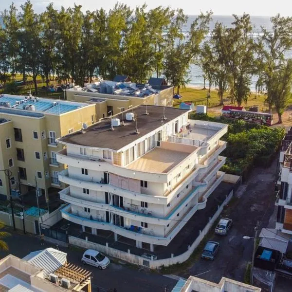 Bella 3 bed beachfront apartment: Flic-en-Flac'ta bir otel