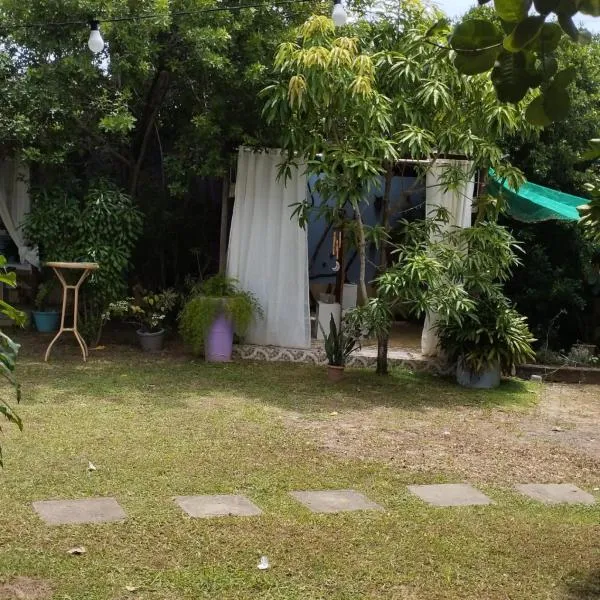 Lumiar Garden Suítes e Chalés em Vilas do Atlântico，位于劳鲁-迪弗雷塔斯的酒店