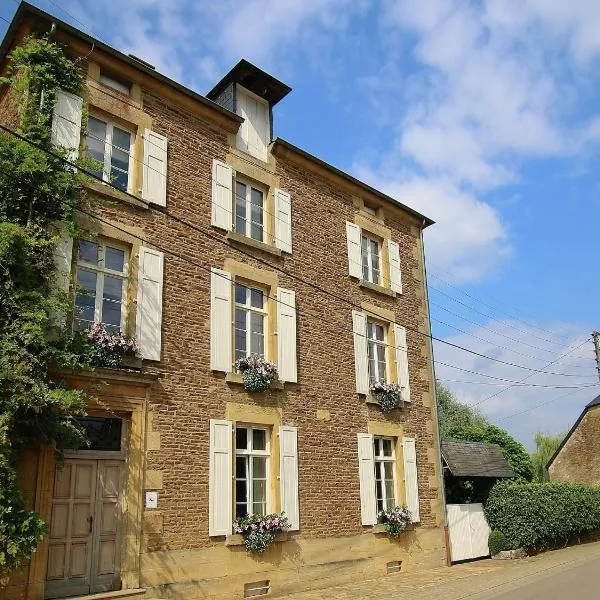 Rustic Charm, Modern Comfort, hotel in Latour