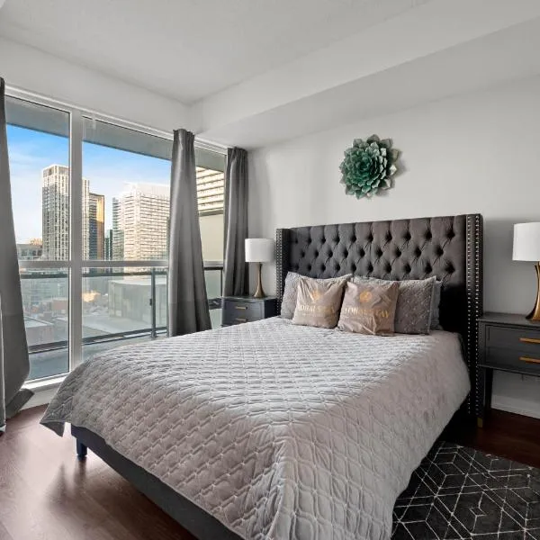 Modern 1Bd & Den Condo with Balcony Lillian St, хотел в Торонто