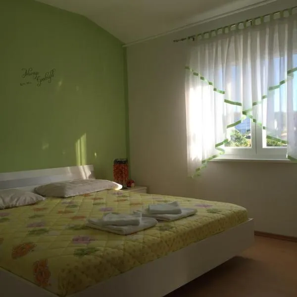 Apartments Kukuruzovic, hotel v destinaci Vrh