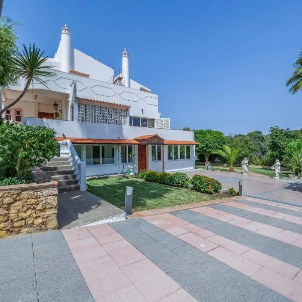 Villa Saromani, hotel Branqueirában