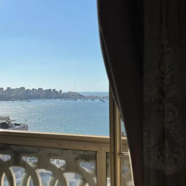 Raml Station Luxury Apartment with Amazing Sea View, hotel in Alexandria