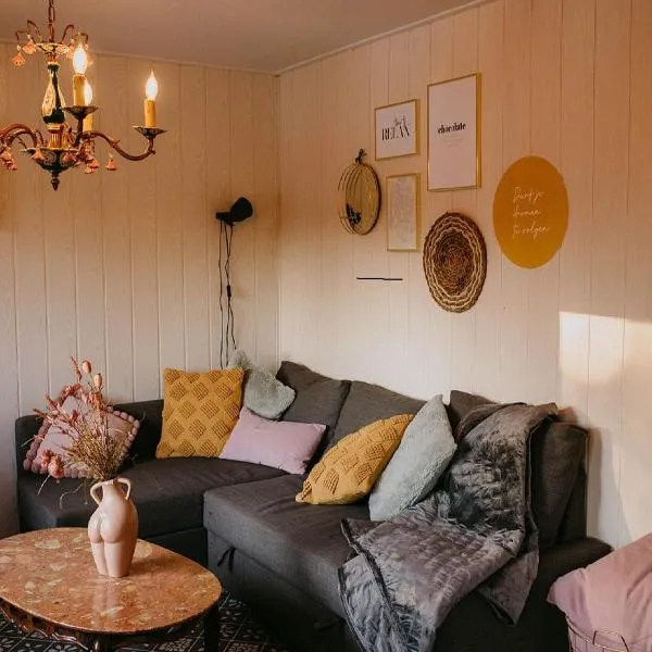 Geel Chalet in Netevallei, hotel in Geel